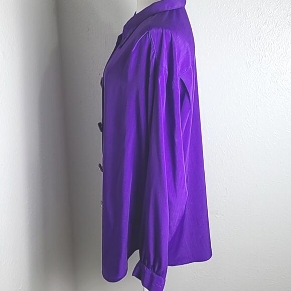 The 1 East Custom Collection Purple ButtondownBlouse, Big White Buttons, Size 14 - Picture 5 of 11